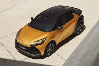 Toyota C-HR thế hệ mới trình làng, tăng áp lực cạnh tranh lên Honda HR-V