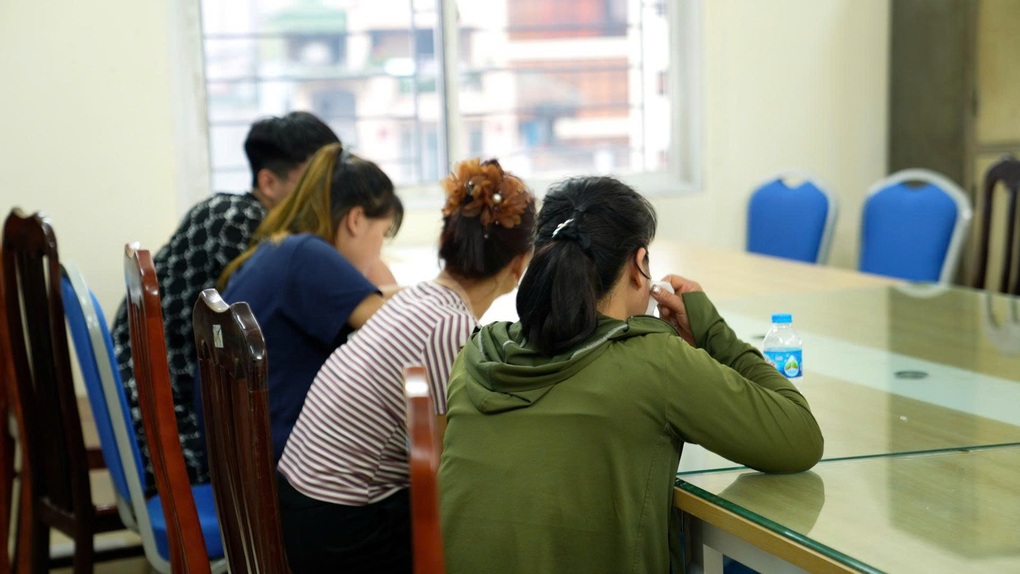 Giám đốc Công an Hà Nội kiểm tra, người dân La Phù nộp nhiều bánh kẹo - 3 Giám đốc Công an Hà Nội kiểm tra, người dân La Phù nộp nhiều bánh kẹo - 3