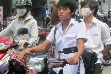 Không giao xe máy cho học sinh dưới 18 tuổi
