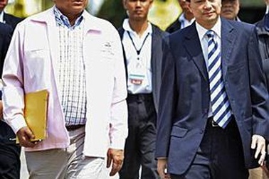  “Áo đỏ” đòi phó thủ tướng Thái Lan hầu tòa, chính phủ chấp thuận