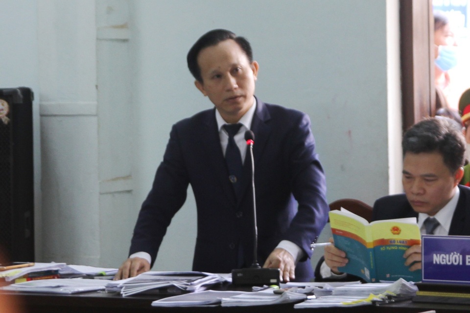 Tranh luận nảy lửa tại phiên tòa xử bác sĩ bị cáo buộc hiếp dâm - 8 Tranh luận nảy lửa tại phiên tòa xử bác sĩ bị cáo buộc hiếp dâm - 8