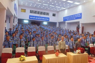 Hoa hậu Bùi Thị Hà tổ chức sát hạch 500 nhân viên bảo vệ