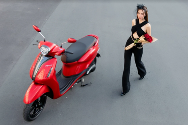 Hoa hậu Thùy Tiên biến hóa với sắc đỏ, đen