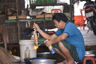 Nhiều tiểu thương chợ động vật hoang dã đóng quầy "né" đoàn kiểm tra