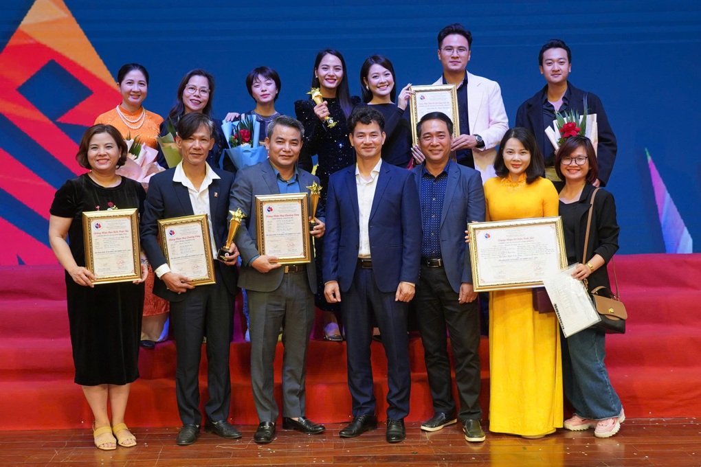 Nhà hát Kịch Việt Nam nhận nhiều giải thưởng tại Liên hoan sân khấu - 1 Nhà hát Kịch Việt Nam nhận nhiều giải thưởng tại Liên hoan sân khấu - 1