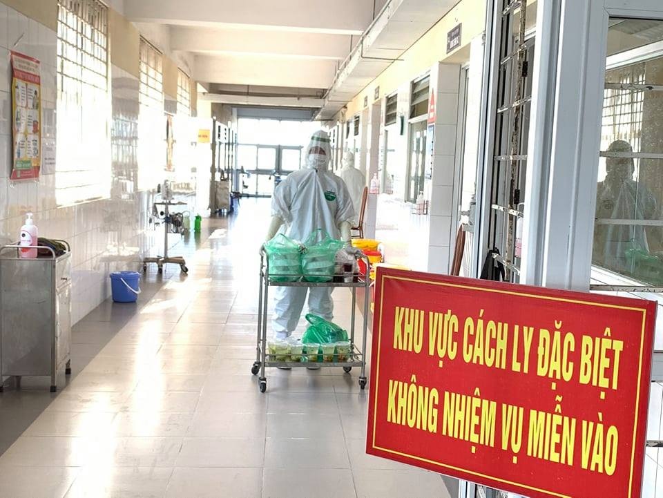 Có F1 là phục vụ, du thuyền 200 người bị cách ly trên vịnh Hạ Long - 2 Có F1 là phục vụ, du thuyền 200 người bị cách ly trên vịnh Hạ Long - 2