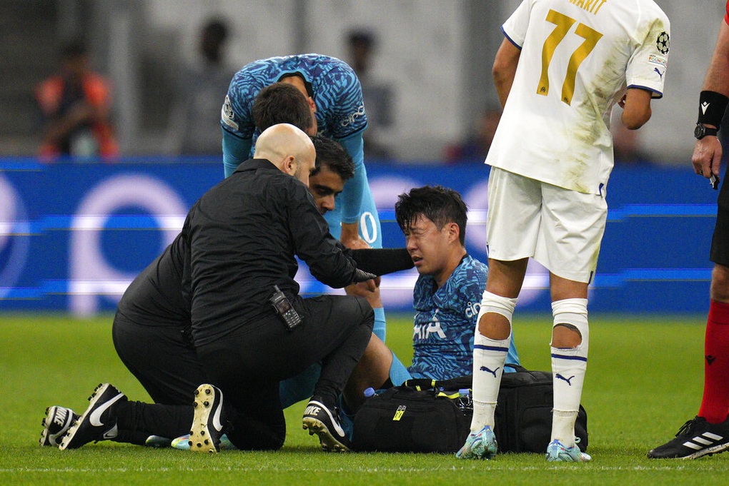 Son Heung Min chấn thương, Hàn Quốc lo lắng trước World Cup 2022 - 1 Son Heung Min chấn thương, Hàn Quốc lo lắng trước World Cup 2022 - 1