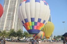 Biển Đà Nẵng rực rỡ sắc màu khinh khí cầu