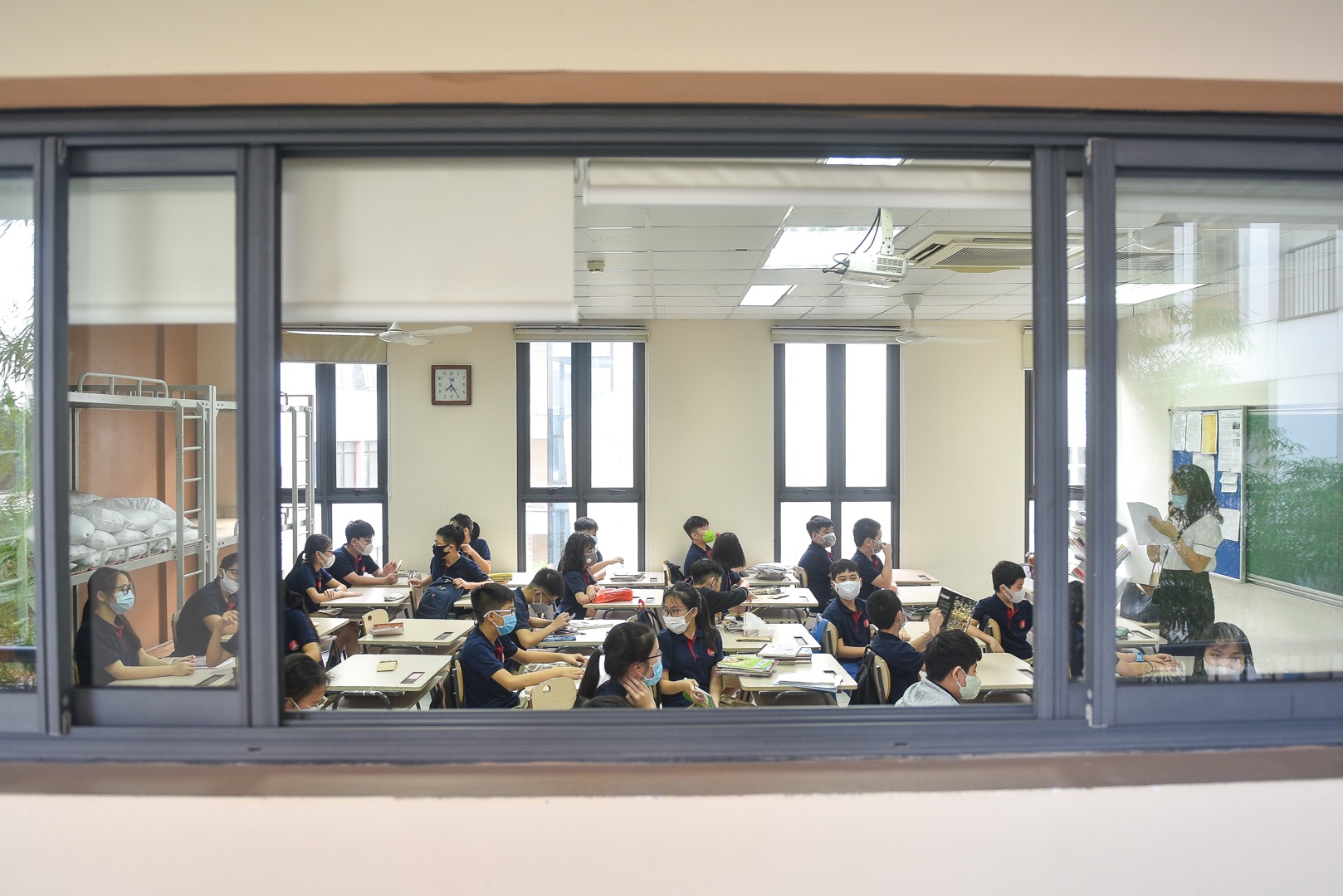 Tiết học đầu tiên giàu cảm xúc của học sinh Hà Nội sau 3 tháng nghỉ dịch - 14 Tiết học đầu tiên giàu cảm xúc của học sinh Hà Nội sau 3 tháng nghỉ dịch - 14