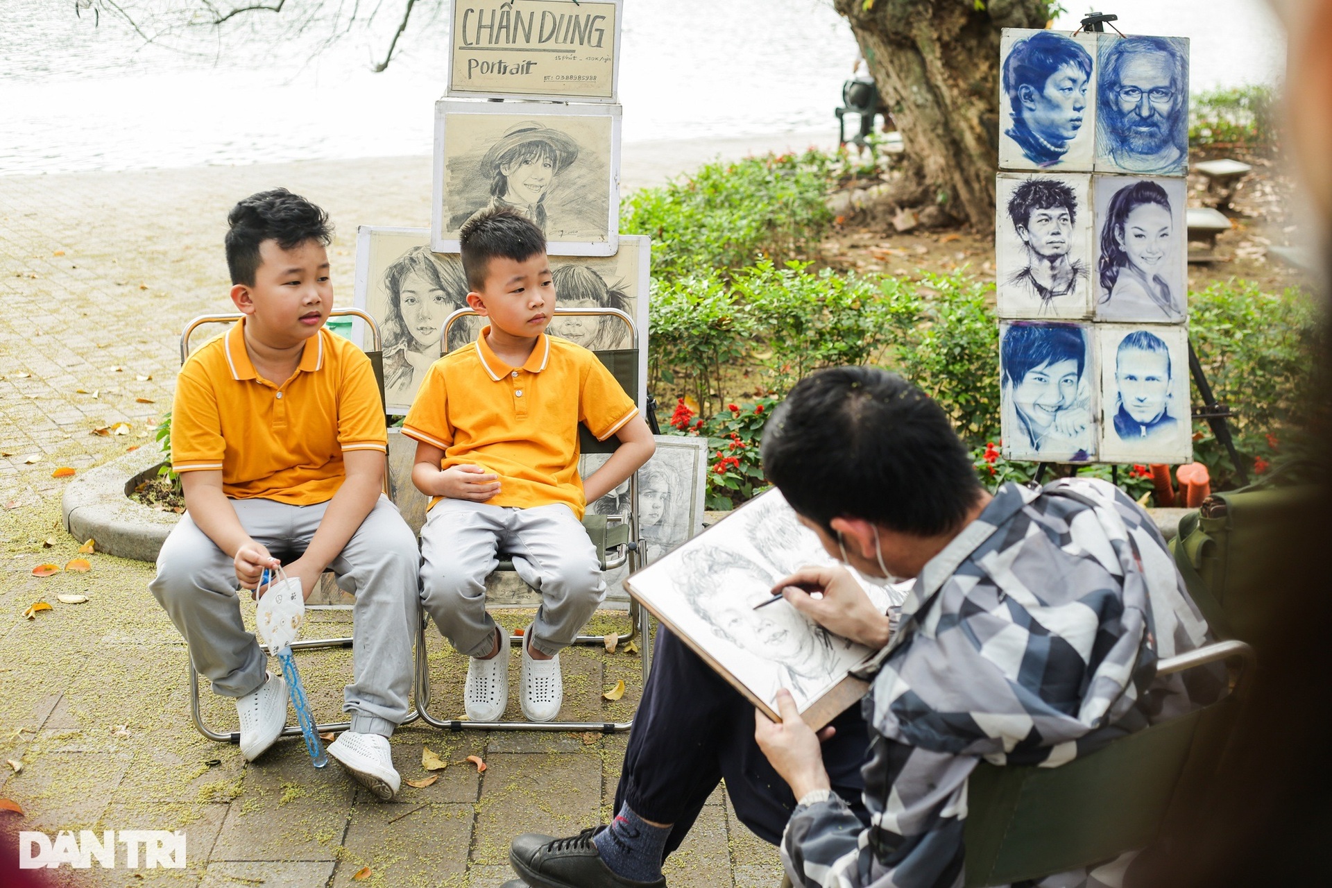 Phố đi bộ quanh hồ Gươm đông vui, thanh bình như chưa từng có dịch Covid-19 - 7 Phố đi bộ quanh hồ Gươm đông vui, thanh bình như chưa từng có dịch Covid-19 - 7