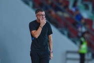 HLV Thái Lan: "Trận thua Singapore ngay trên sân nhà rất đáng thất vọng"