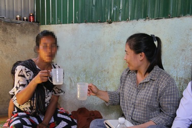 Chuyện ở làng phụ nữ chếnh choáng từ sáng sớm, đàn ông tơ tướp vì rượu