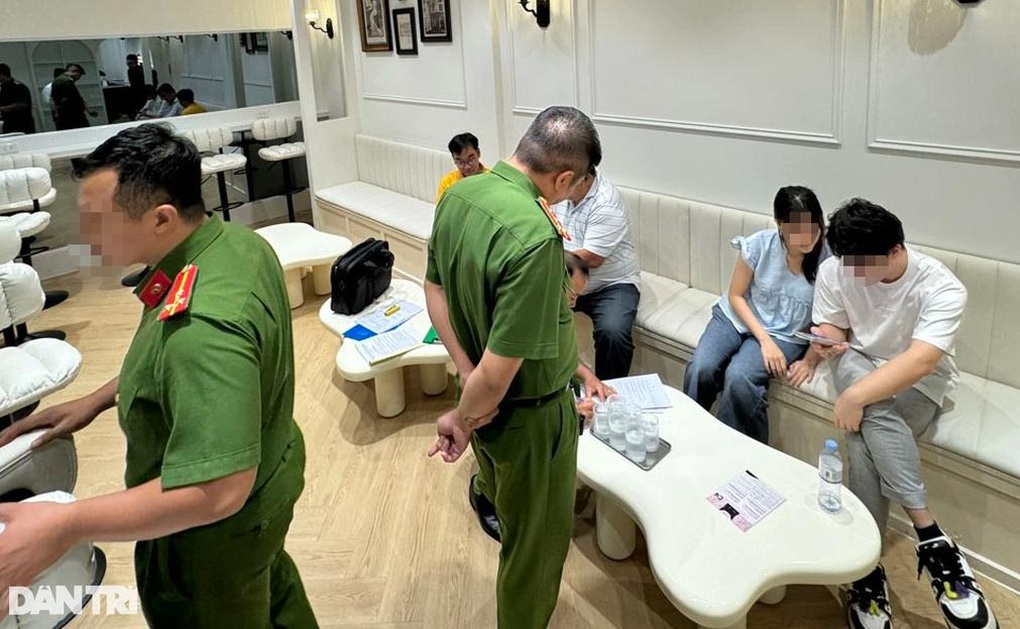 Góc nhìn pháp lý về quán cà phê hẹn hò tại TPHCM - 1 Góc nhìn pháp lý về quán cà phê hẹn hò tại TPHCM - 1