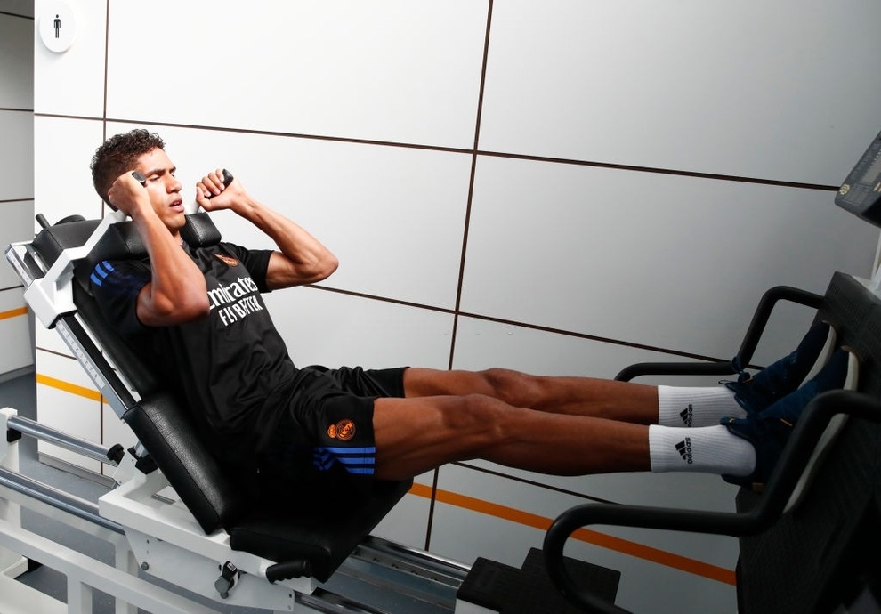 Trước ngày tới Man Utd, Raphael Varane vẫn mướt mồ hôi cùng Real Madrid - 1 Trước ngày tới Man Utd, Raphael Varane vẫn mướt mồ hôi cùng Real Madrid - 1