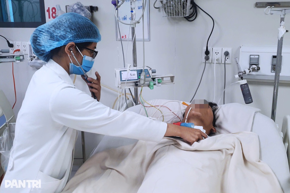 Trung tâm y tế hết thuốc, bệnh nhân nguy kịch, ôm nợ vì nhiễm uốn ván - 3 Trung tâm y tế hết thuốc, bệnh nhân nguy kịch, ôm nợ vì nhiễm uốn ván - 3