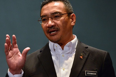 Bộ trưởng Malaysia bị chỉ trích vì gọi MH370 là "phúc trong họa"