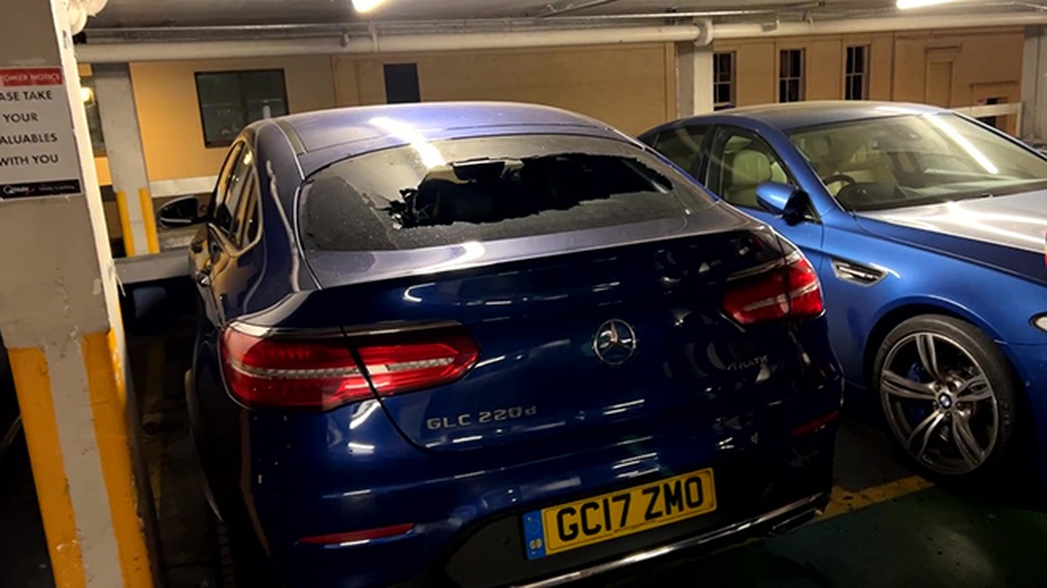 Tuấn Hưng bị trộm đập xe, khoắng sạch đồ hiệu mua tặng vợ ngay giữa London - 2 Tuấn Hưng bị trộm đập xe, khoắng sạch đồ hiệu mua tặng vợ ngay giữa London - 2