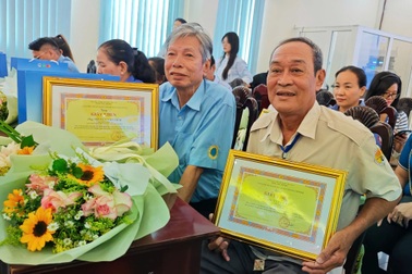 TPHCM vinh danh 30 tài xế, nhân viên xe buýt tiêu biểu
