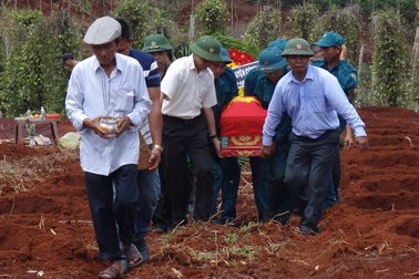 Quy tập hài cốt liệt sĩ hy sinh hơn 50 năm tại khu rẫy cà phê