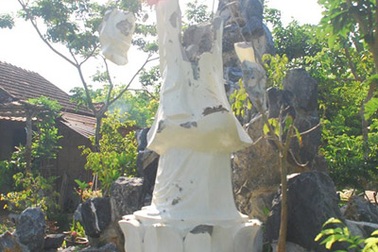 Điều tra vụ vào nhà dân phá tượng Phật, dọa giết người