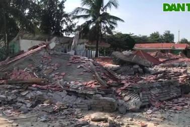 Đồng loạt tháo dỡ ki ốt tại bãi biển Cửa Lò