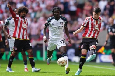 Sunderland bất ngờ chiến thắng trận đấu đắt giá nhất hành tinh