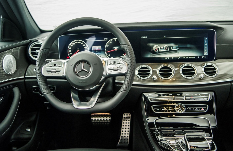 Mercedes-Benz E 300 AMG nâng cấp với giá từ 2,9 tỷ - 2 Mercedes-Benz E 300 AMG nâng cấp với giá từ 2,9 tỷ - 2