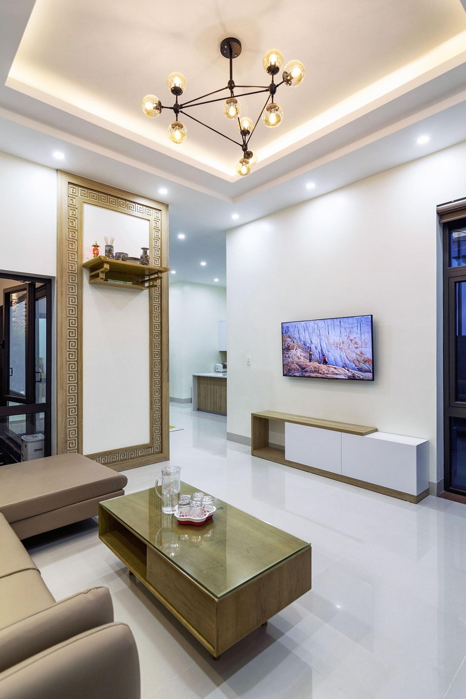 Vợ chồng làm nhà 850 triệu đồng đẹp như resort với giếng trời, bể cá Koi - 7