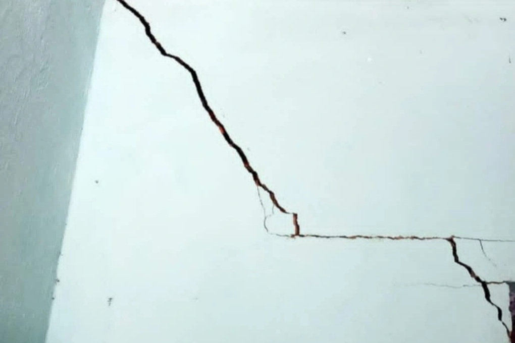 Động đất 5.0 độ ở Kon Tum: Nhiều công trình ở vùng tâm chấn bị nứt - 3 Động đất 5.0 độ ở Kon Tum: Nhiều công trình ở vùng tâm chấn bị nứt - 3