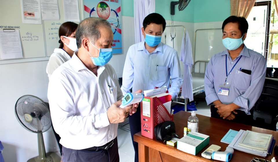 Chủ tịch tỉnh, Giám đốc Sở kiểm tra điều kiện chống dịch tại các điểm thi - 2 Chủ tịch tỉnh, Giám đốc Sở kiểm tra điều kiện chống dịch tại các điểm thi - 2