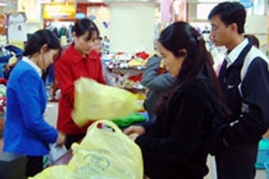 Các điểm công cộng vắng hoe vì rét