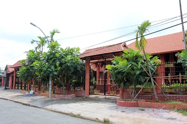 Biệt phủ bằng gốm đỏ có 1 không 2 ở Việt Nam của đại gia miền Tây