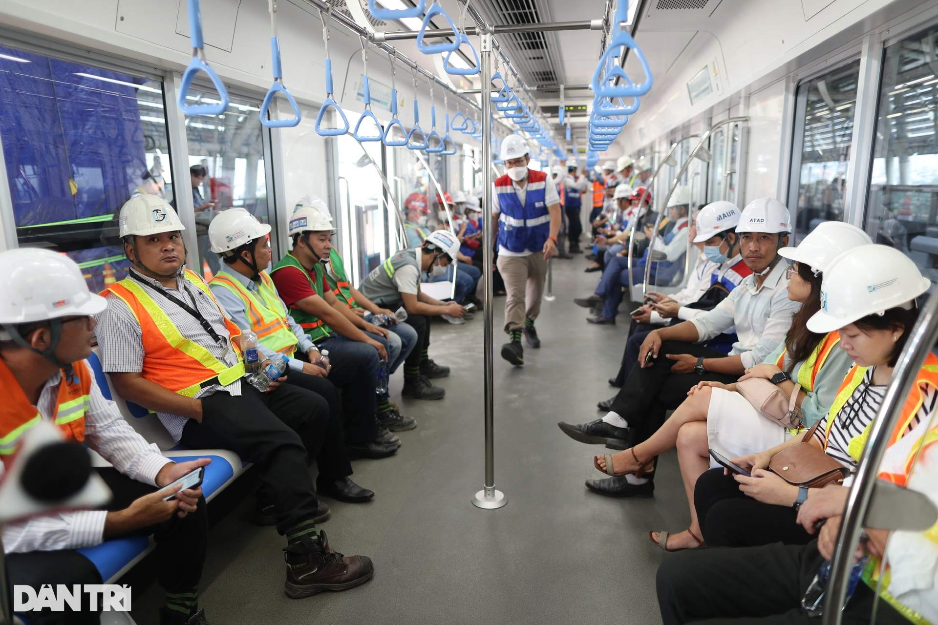 Người dân TPHCM hào hứng thử nghiệm tàu metro số 1 Bến Thành - Suối Tiên - 11 Người dân TPHCM hào hứng thử nghiệm tàu metro số 1 Bến Thành - Suối Tiên - 11