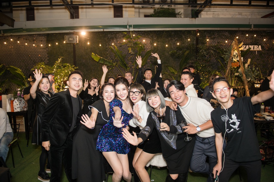 Á hậu Huyền My đón tuổi 26 bên cầu thủ Trọng Đại - 8 Á hậu Huyền My đón tuổi 26 bên cầu thủ Trọng Đại - 8