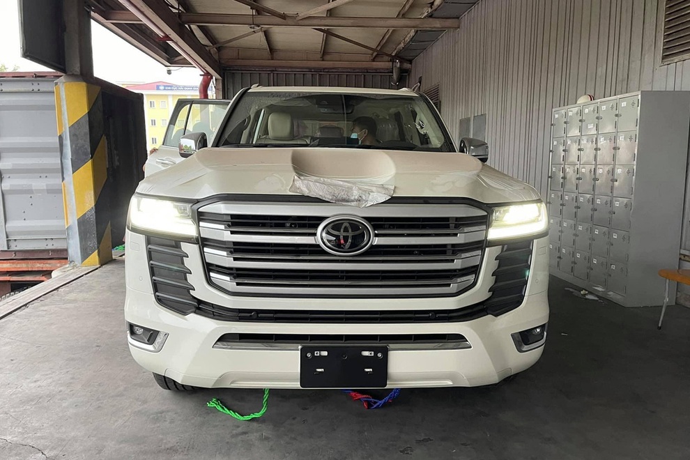 Cháy hàng toàn cầu, Land Cruiser 2022 vẫn về với đại gia Việt - 1 Cháy hàng toàn cầu, Land Cruiser 2022 vẫn về với đại gia Việt - 1