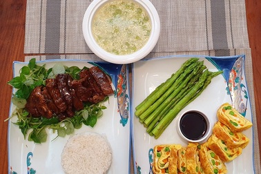 Ghen tỵ với mâm cơm ở cữ quá xuất sắc của mẹ chồng "quốc dân"