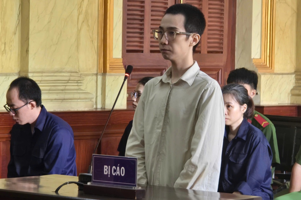 Sập bẫy lừa, nhân viên ngân hàng kéo 4 đồng nghiệp vào tù - 1 Sập bẫy lừa, nhân viên ngân hàng kéo 4 đồng nghiệp vào tù - 1