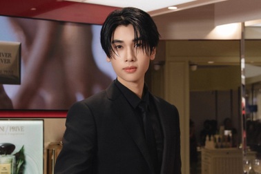 Nam thần Thái Lan Dunk Natachai đến Việt Nam, khán giả vây kín