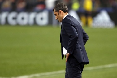 HLV Barcelona nói gì sau trận thua sốc trước AS Roma?