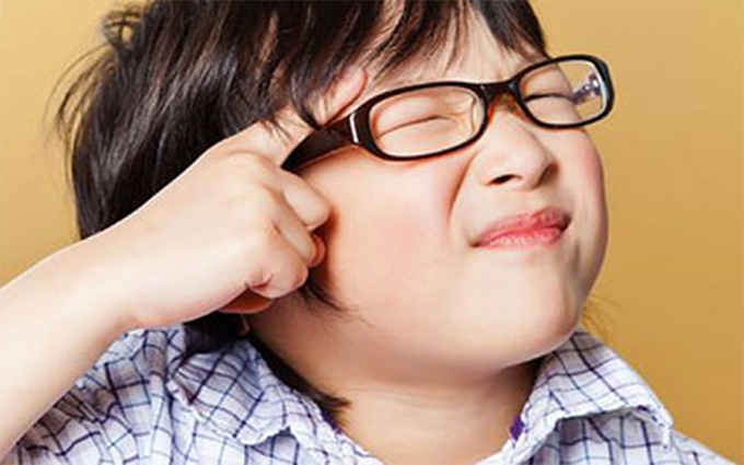 Nếu được điều trị ung thư võng mạc sớm, trẻ có thể chỉ bị suy giảm thị lực. Ảnh minh họa
