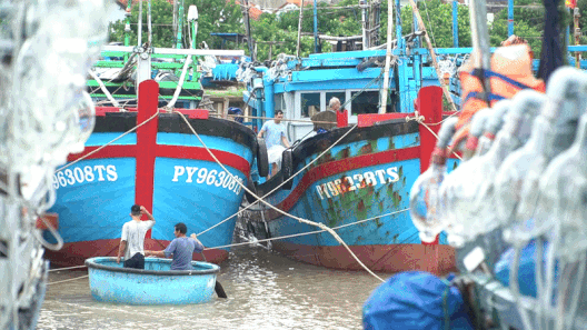 Cảng cá Đắk Lắk căng mình ứng phó trước bão Kalmaegi