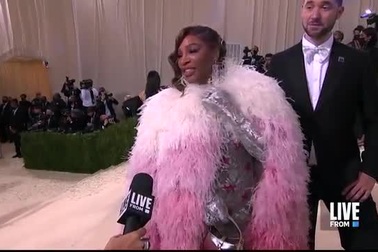 Serena Williams duyên dáng trên thảm đỏ