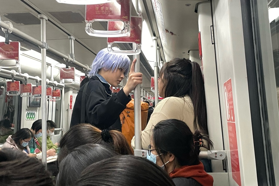 Trào lưu yêu lạ tại Trung Quốc: Hẹn hò bạn trai tổng tài ảo… ở đời thực - 5