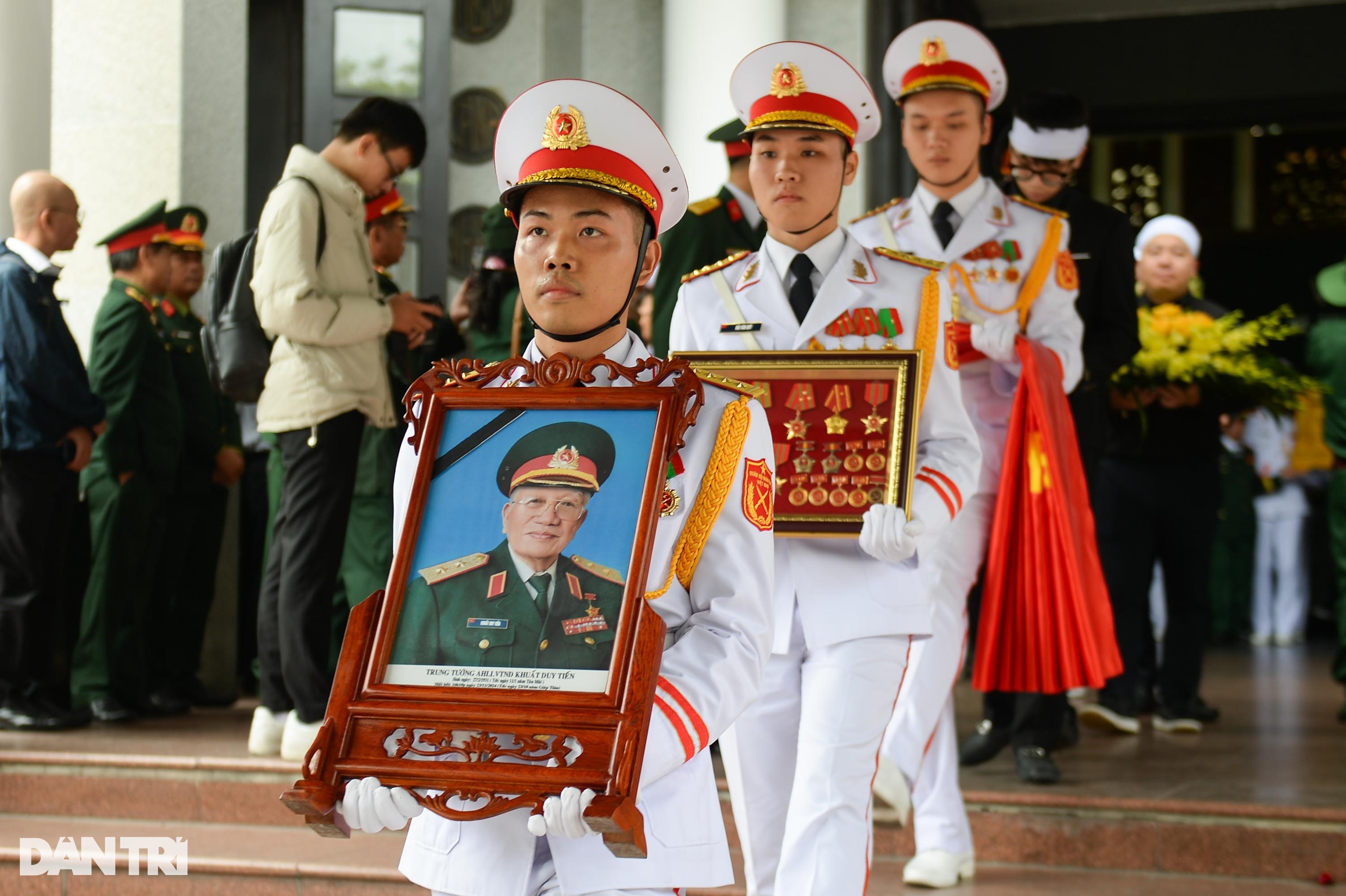 Lễ tang Trung tướng, Anh hùng lực lượng vũ trang Khuất Duy Tiến - 9