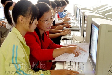 Học sinh Trung Quốc cảm thấy hạnh phúc hơn khi “lướt” mạng Internet