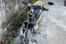 Đôi vợ chồng cứu 4 mẹ con thoát khỏi nguy hiểm từ chiếc xe cháy