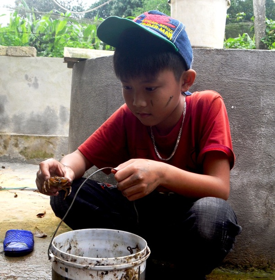Người phụ nữ nghẹn ngào cầu xin cho con trai một con đường sống - 7 Người phụ nữ nghẹn ngào cầu xin cho con trai một con đường sống - 7
