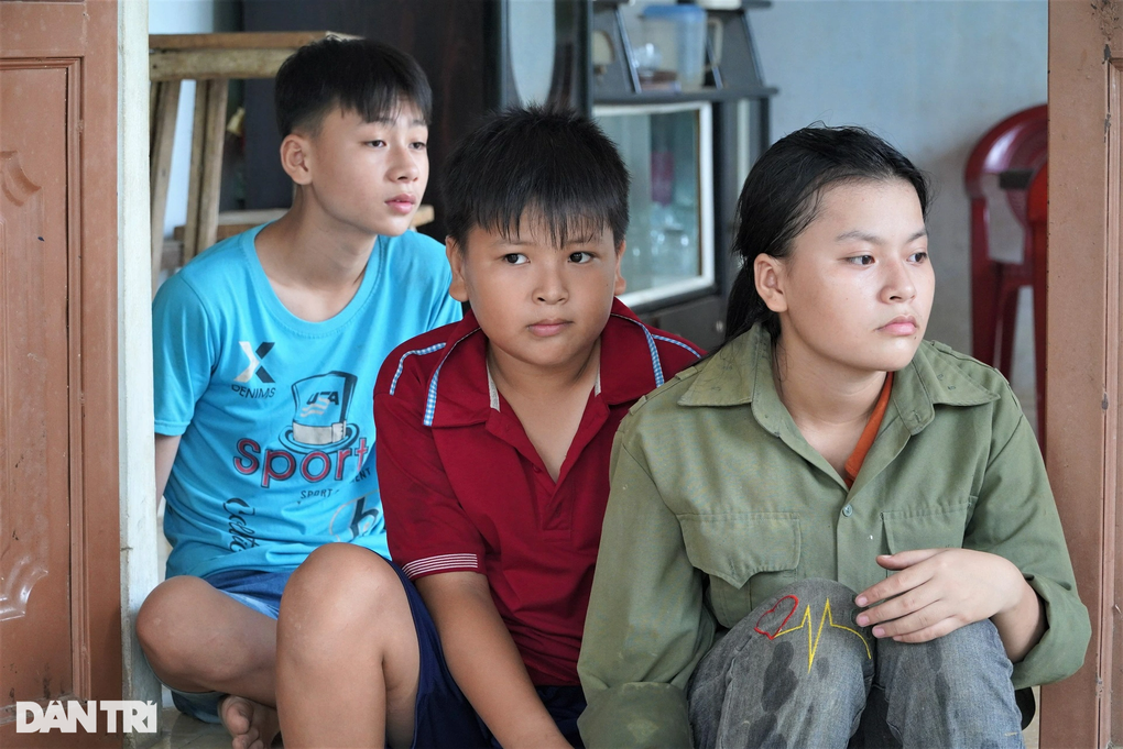 Xót thương người mẹ mắc ung thư lo mình mất đi 3 con nguy cơ thất học - 5 Xót thương người mẹ mắc ung thư lo mình mất đi 3 con nguy cơ thất học - 5