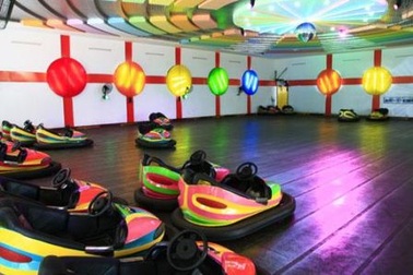 Bị vỡ gan trong tuần trăng mật vì chơi xe điện đụng