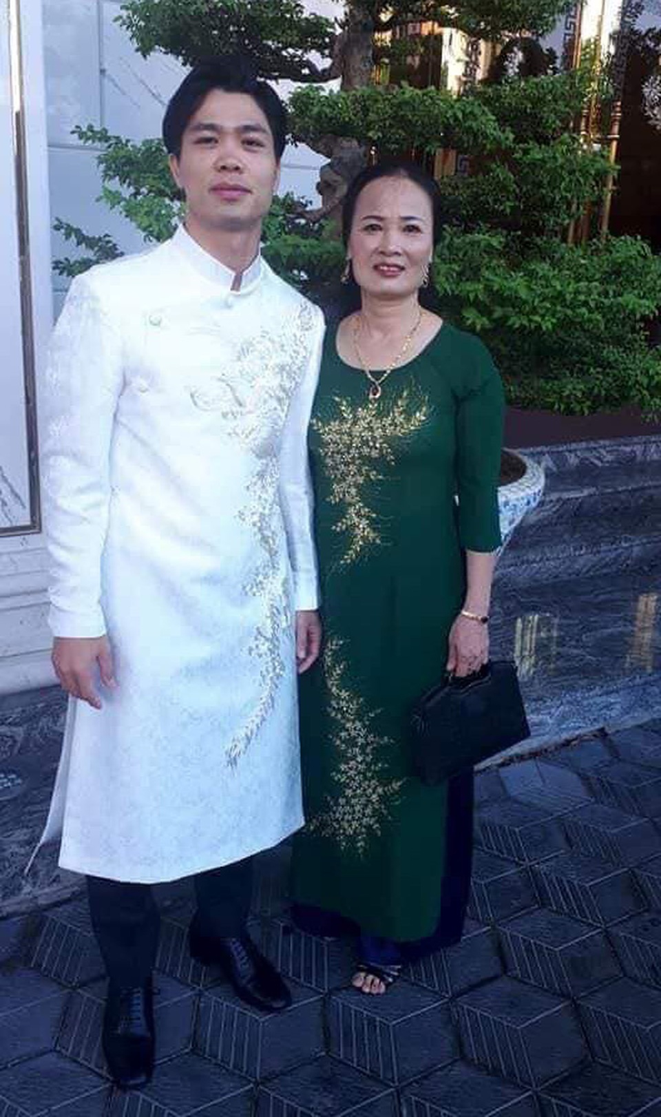 Những hình ảnh Công Phượng rạng rỡ bên cô dâu mới - 3 Những hình ảnh Công Phượng rạng rỡ bên cô dâu mới - 3